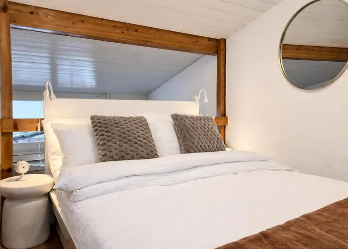 The Regent I I Castle Hill I *