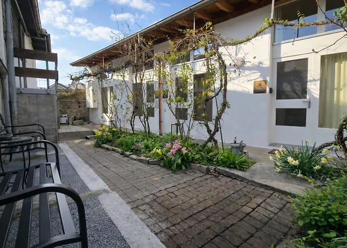 The Regent I I Castle Hill I * Thun